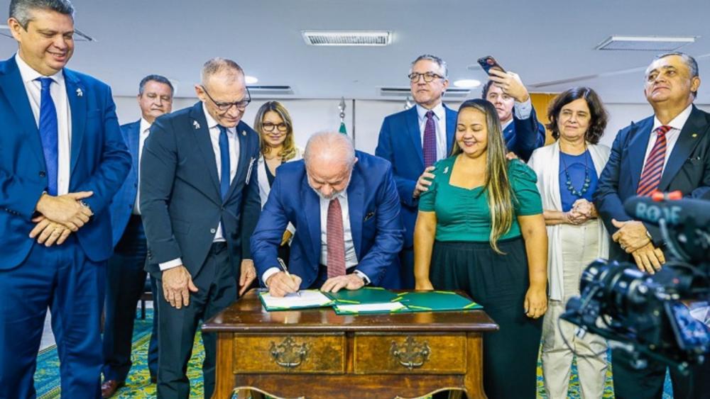 Lula sanciona o piso da enfermagem e novos valores já estão valendo