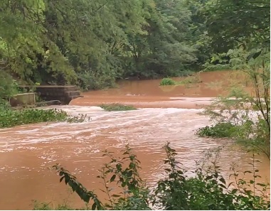 Homem cai em rio e morre afogado na cidade de Caculé