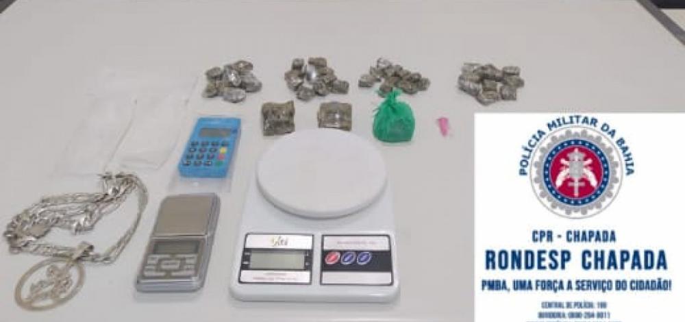 Bahia: Homem foge deixa mulher para trás com sacola cheia de drogas