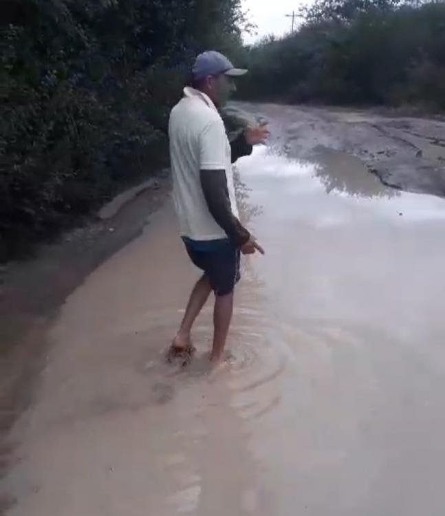 Livramentense evidencia péssimas condições de trafegabilidade de estrada vicinal de Arrecife