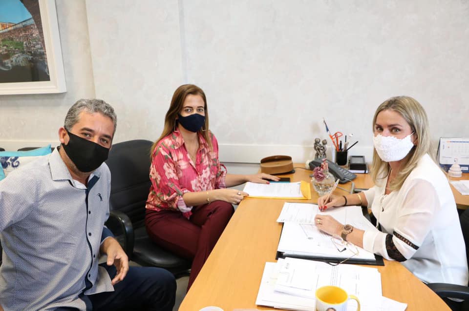 Deputada e vereadora pedem sinal de celular e apoio aos professores de Sebastião Laranjeiras