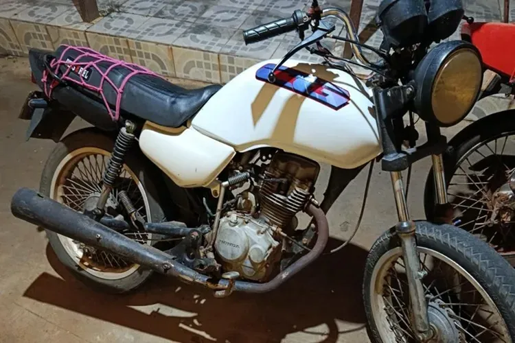 Moto barulhenta escondia motor roubado em Tremedal