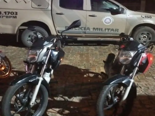 Duas motos com restrição de furto e sinais de adulteração são apreendidas em Guanambi