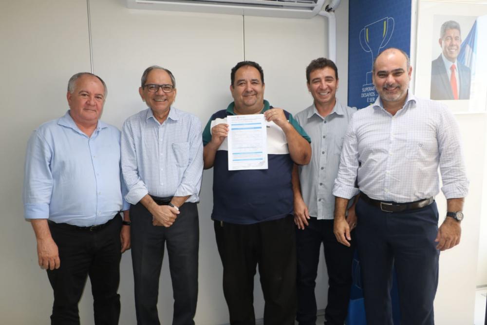 Botuporã: Com apoio de Ivana Bastos, contrato para obras de pavimentação e drenagem é assinado