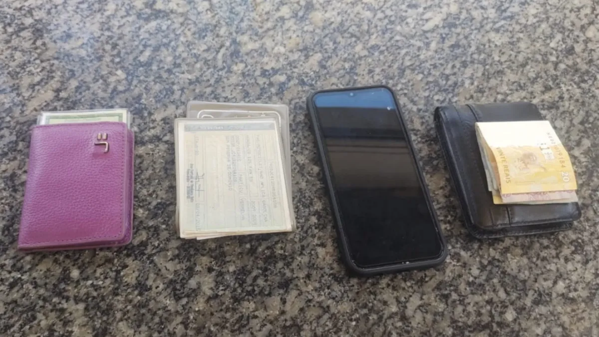 Documentos e objetos perdidos na Micareta de Guanambi são entregues à PM