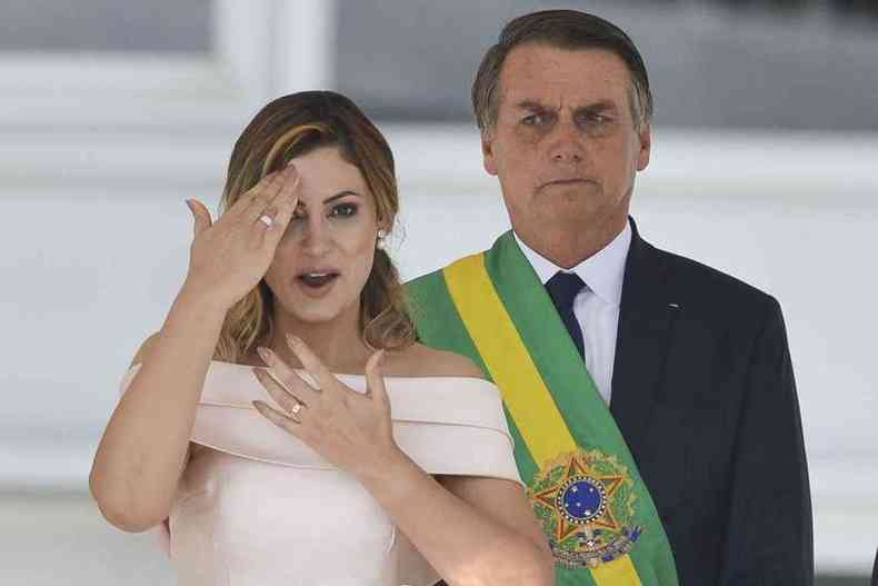Michelle Bolsonaro vai processar quem divulgou que ela tinha caso extraconjugal