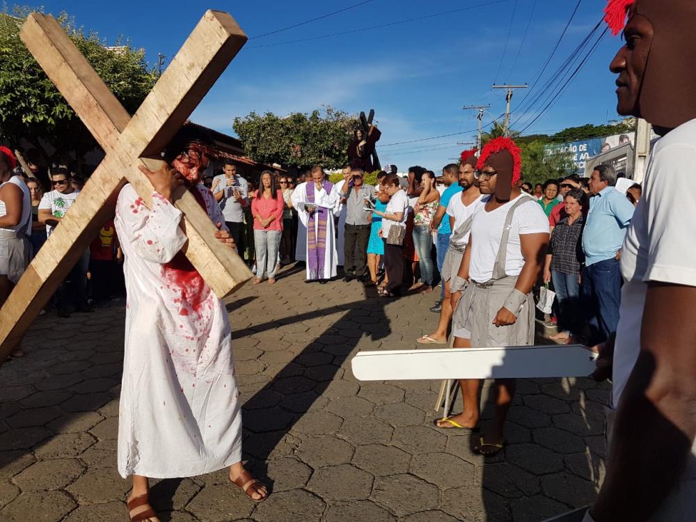 Caetité: fiéis católicos celebram domingo de Ramos, que abriu a Semana Santa