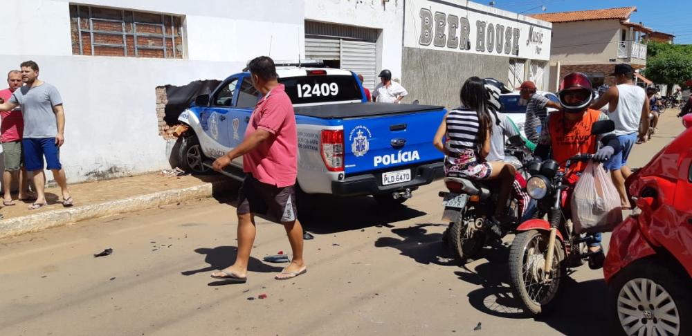 Viatura da Polícia Civil envolve em acidente em Riacho de Santana