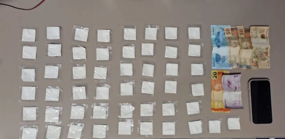 Rondesp-MO prende suspeita de tráfico e apreende 50 papelotes de cocaína em Macaúbas