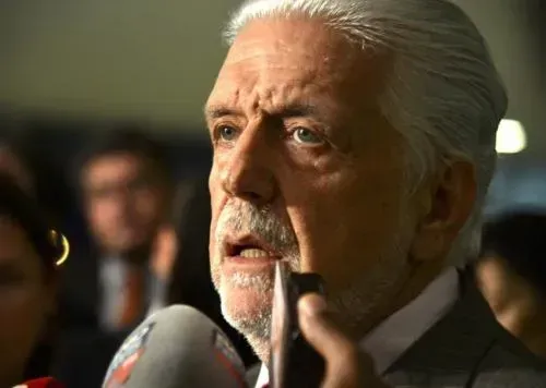 PF investiga voos de Jaques Wagner em aeronaves ligadas ao Banco Master