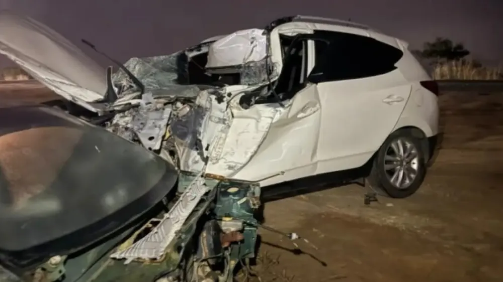 Motorista fica presa às ferragens após grave acidente na BR-116, em Jaguaquara