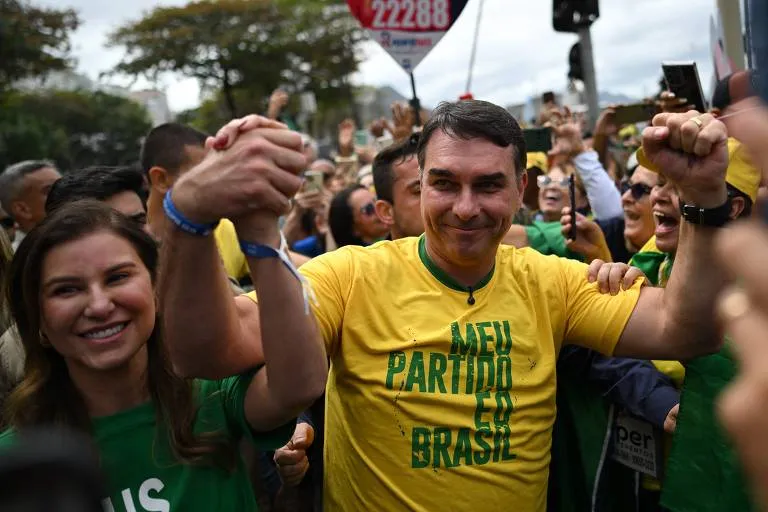Flávio critica uso de bolsas públicas em áreas que, segundo ele, não agregam