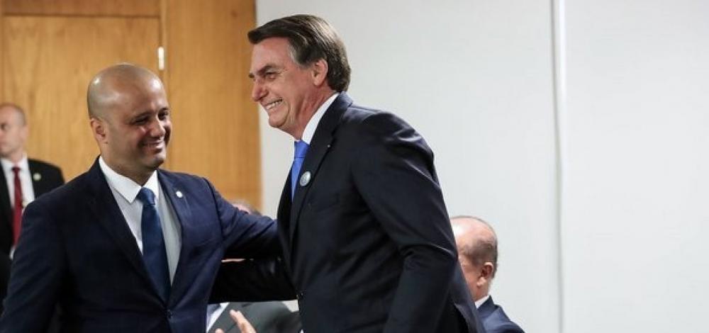 Bolsonaro sonda deputado Major Vitor Hugo para o Ministério da Educação