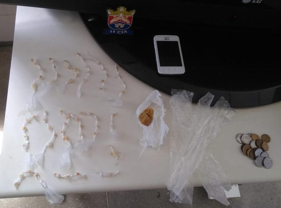 Homem é preso e adolescente é apreendido com drogas em Guanambi