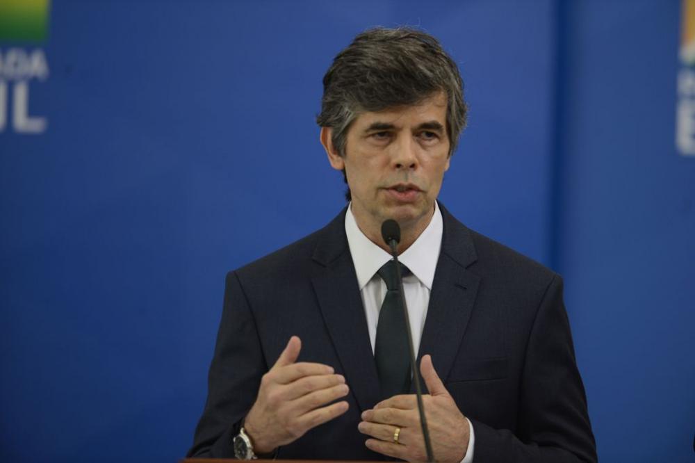 Há 'chance real' de uma segunda onda de contaminações da Covid-19, afirma Teich