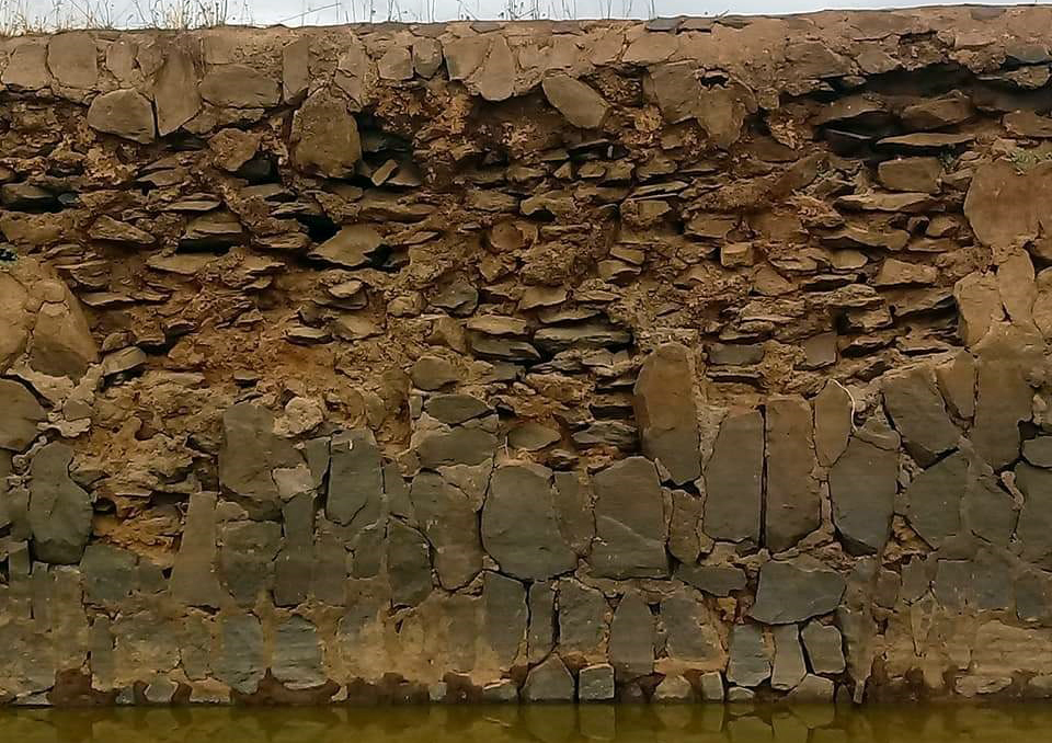 População convive com falta d'água em Rio do Pires; moradores alegam estar recebendo água salobra da Embasa 