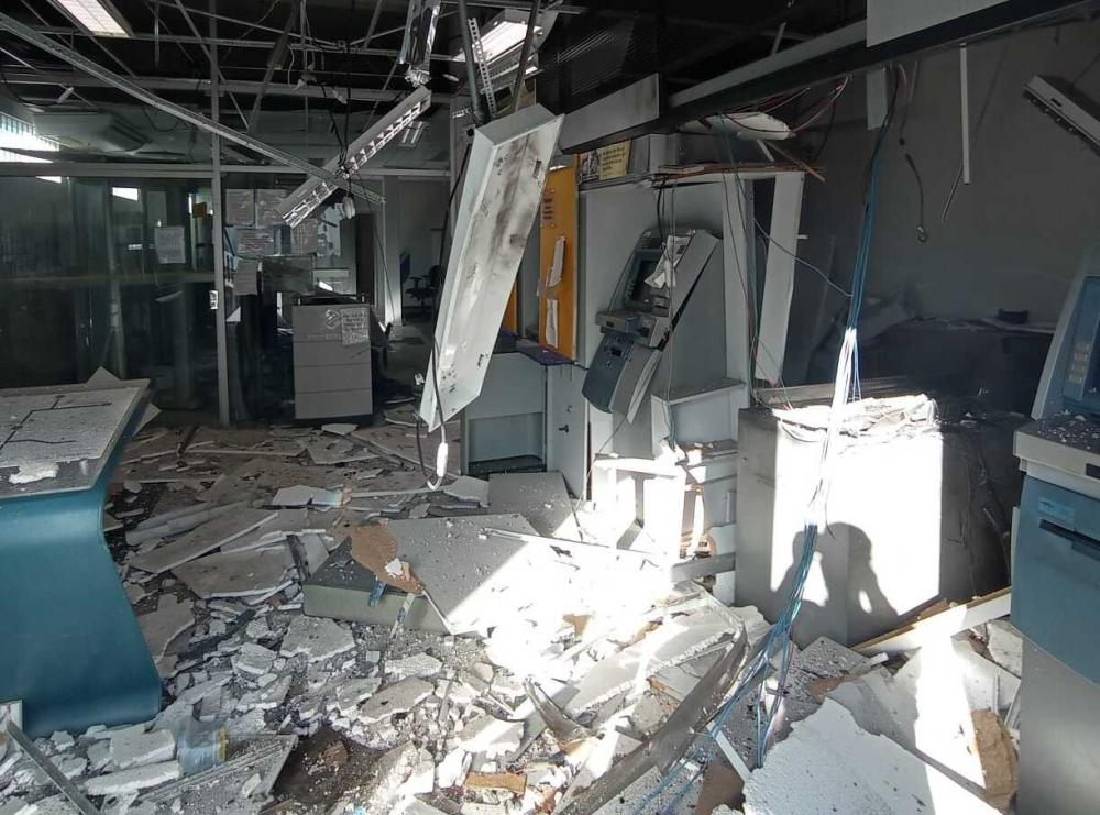 Assaltantes explodem agências bancárias em Tanque Novo