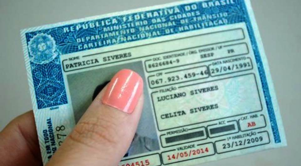 Bolsonaro quer aumentar validade de CNH 