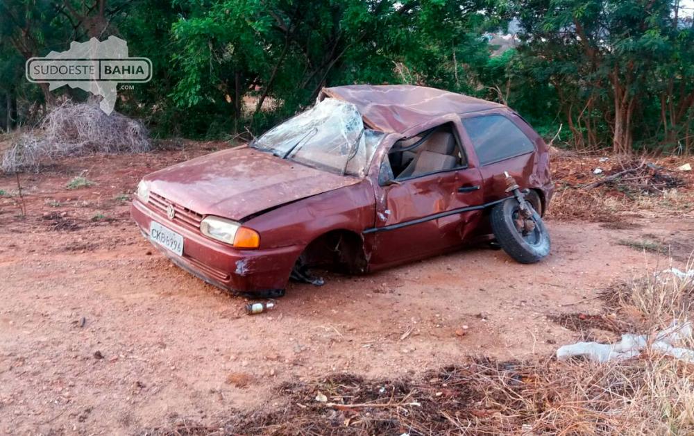 Caetité: Homem é arremessado de veículo e fica gravemente ferido após capotamento na BR-030