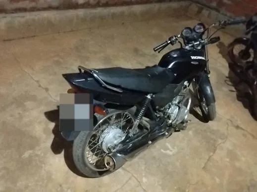 Sem CNH, motociclista foge ao saber que moto seria apreendida em Iuiú
