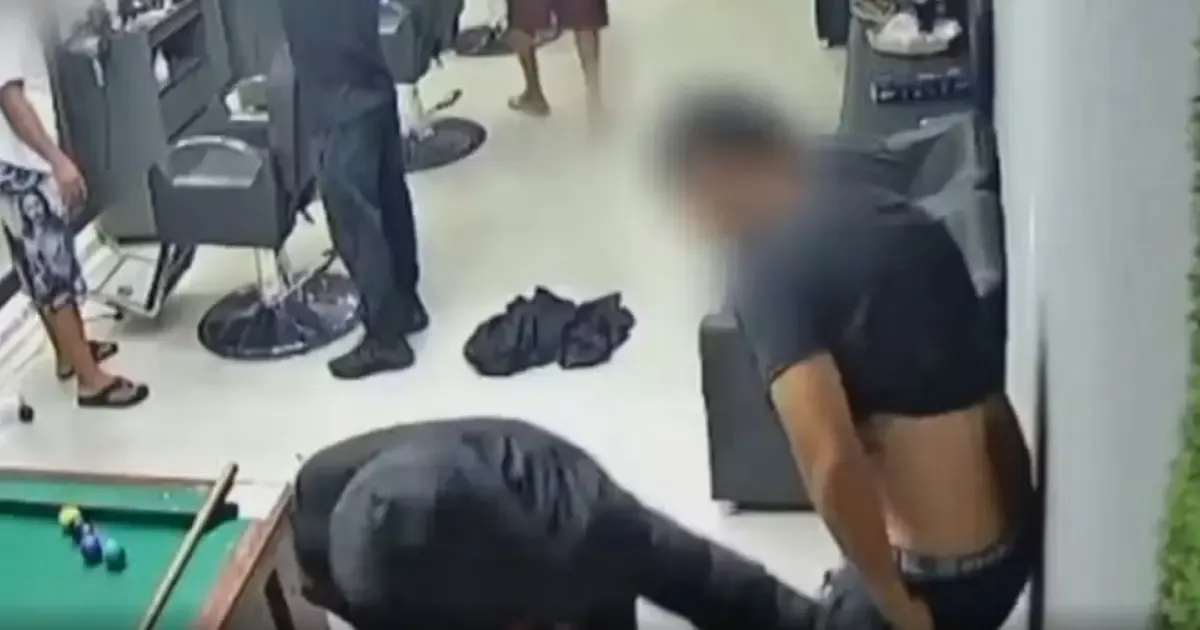 Cliente é obrigado a baixar calças durante assalto a barbearia em Itamaraju
