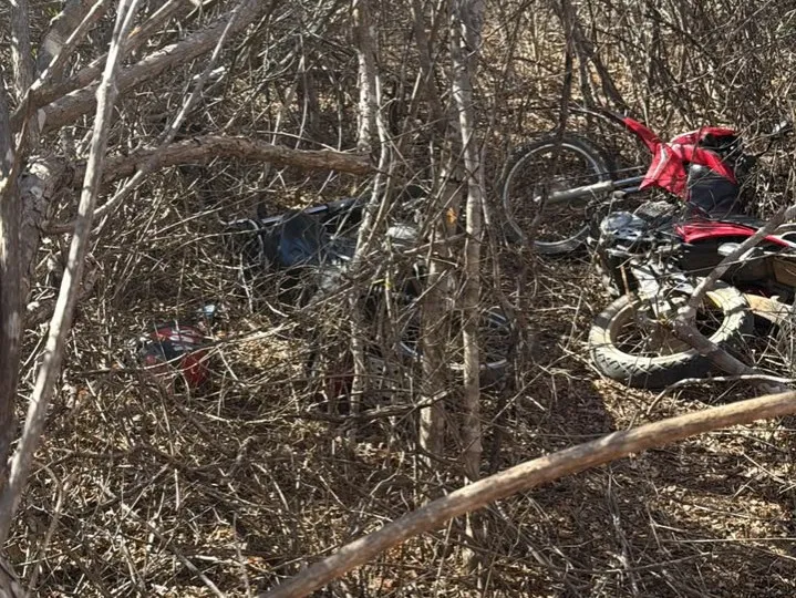 PM recupera duas motos furtadas escondidas em matagal em Caetité
