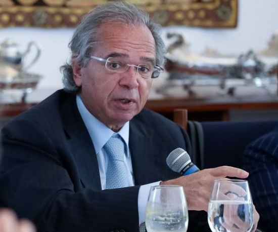 Guedes diz que governo vai criar programa de renda mínima após a pandemia