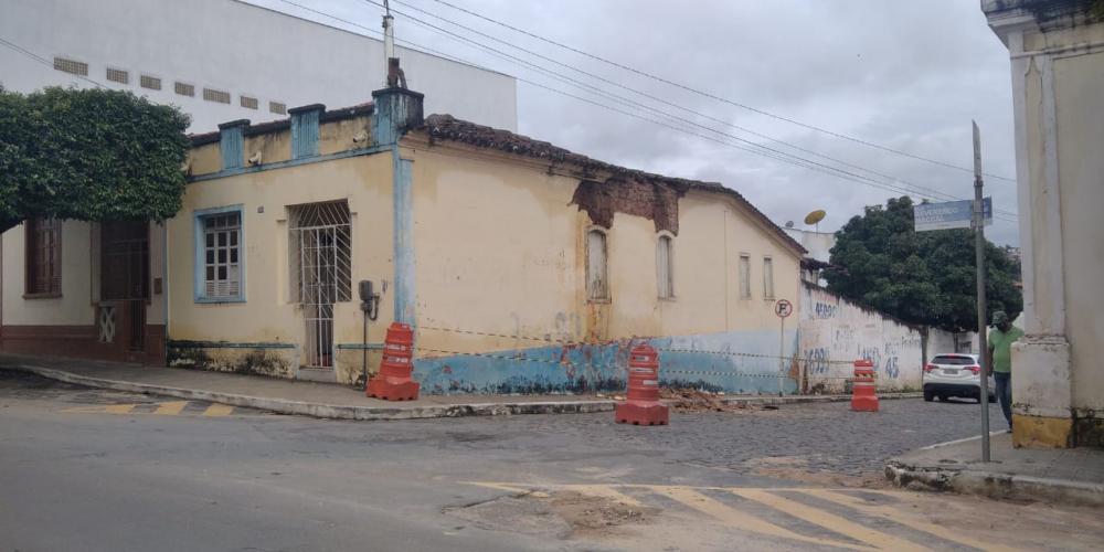 Mais um casarão em Caetité está com sua estrutura ameaçada por causa das chuvas