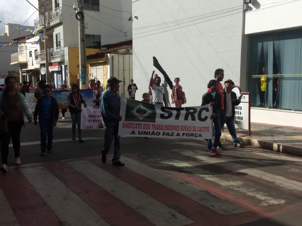 Caetité: trabalhadores de diversas atividades aderem a greve geral e fazem manifestação