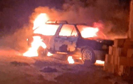 Casal é conduzido para delegacia após briga e incêndio de veículo em Caetité