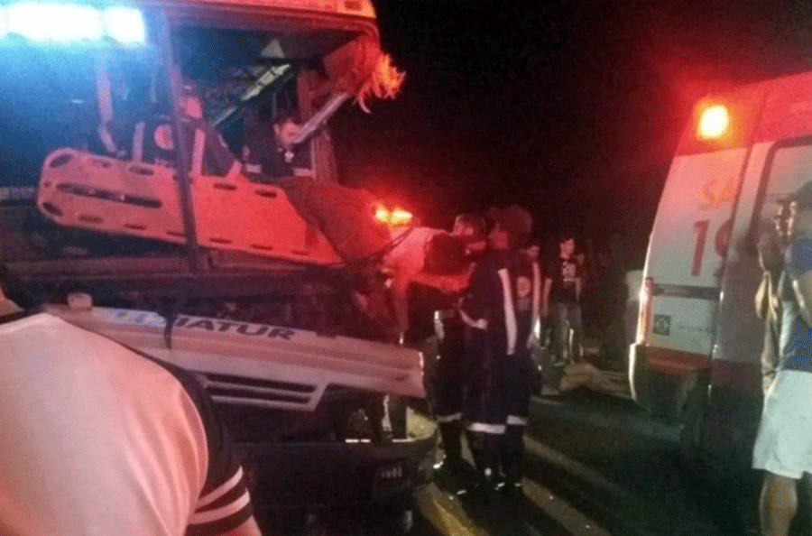 Acidente entre ônibus e caminhão na BR-030 em Guanambi deixa três mortos; vítimas retornavam para Caetité