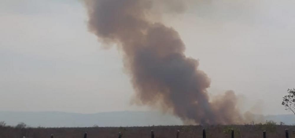 Fogo de dez metros de altura na Chapada é controlado, mas incêndios crescem na região