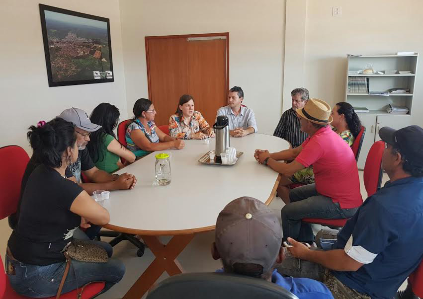 Caetité: Prefeito Aldo Gondim recebe feirantes em seu gabinete