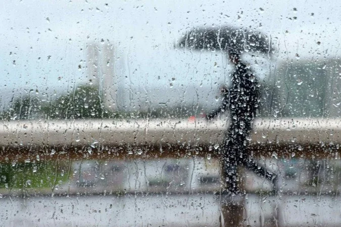 Inmet emite alerta de chuvas para 42 cidades da Bahia