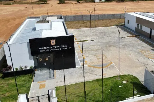 Homem quebra a perna ao tentar impedir corte de árvore em Sebastião Laranjeiras