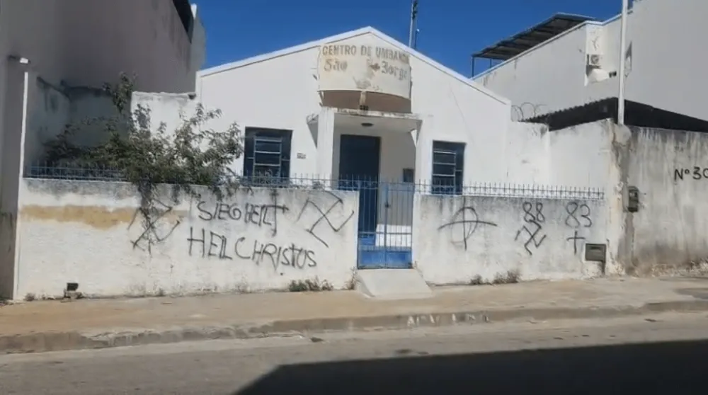 Centro de umbanda é alvo de vandalismo com símbolos extremistas em Guanambi