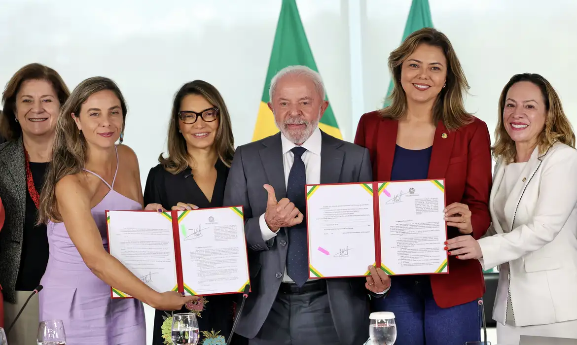Lula sanciona lei que prevê tornozeleira eletrônica para agressor de mulher