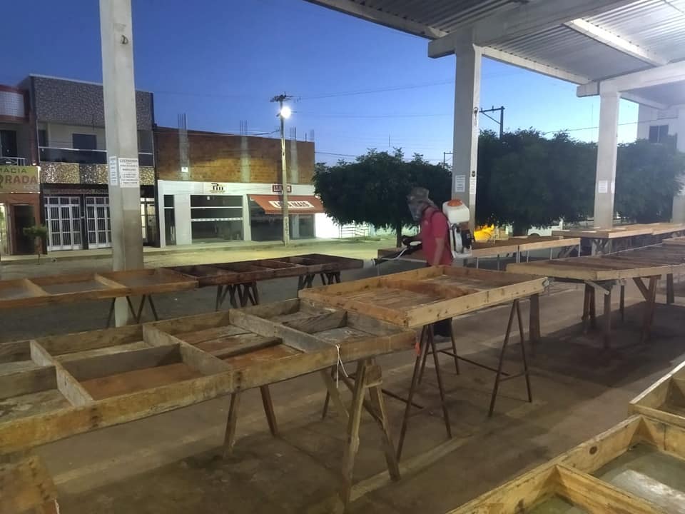 Depois de 09 anos o Mercado Municipal de Matina passa por uma completa desinsetização e limpeza