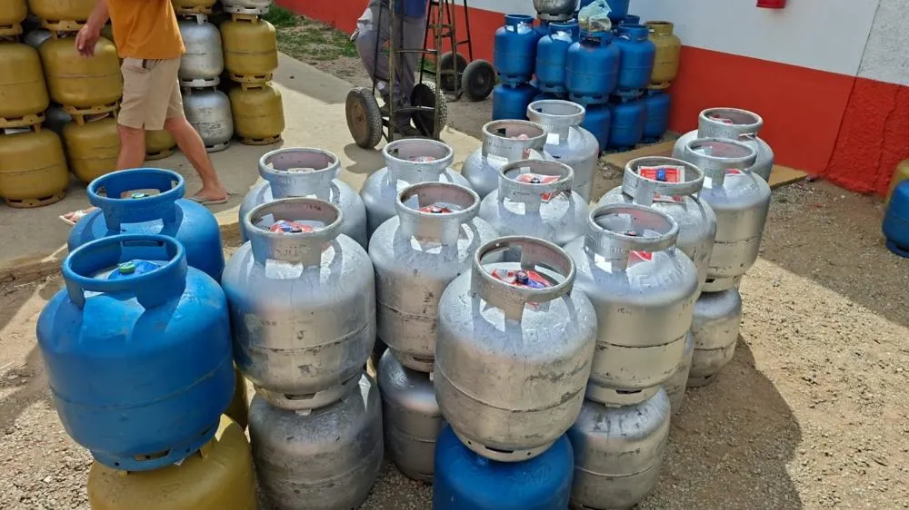 Operação apreende 204 botijões de gás irregulares em Vitória da Conquista