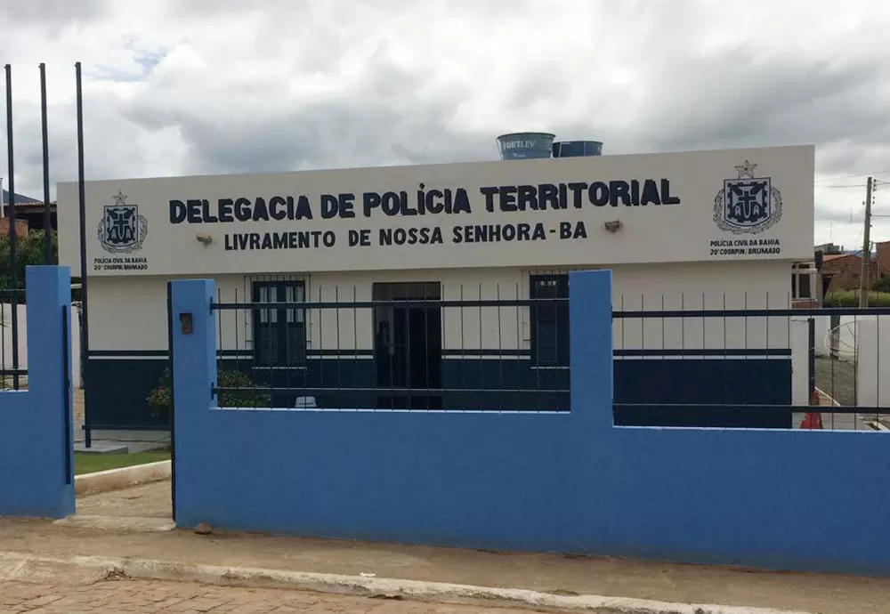 Mãe e padrasto são presos suspeitos de permitir abuso sexual e divulgar imagens de crianças em Jussiape