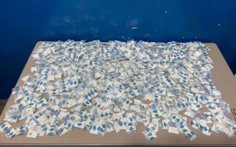 Homem é preso em flagrante com mais de mil porções de cocaína em Ibotirama