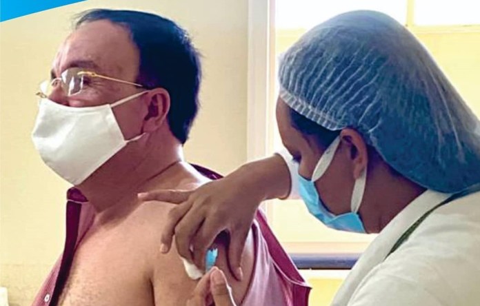 Por ‘furar fila’ da vacina, prefeito de Candiba será alvo de ação de improbidade administrativa