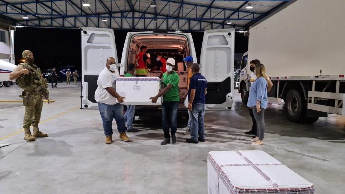 Bahia recebe 186 mil novas doses de Coronavac