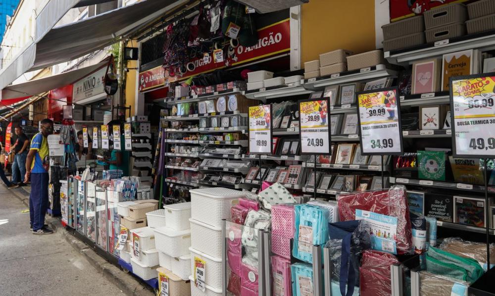 Vendas do comércio varejista crescem 0,8% em março