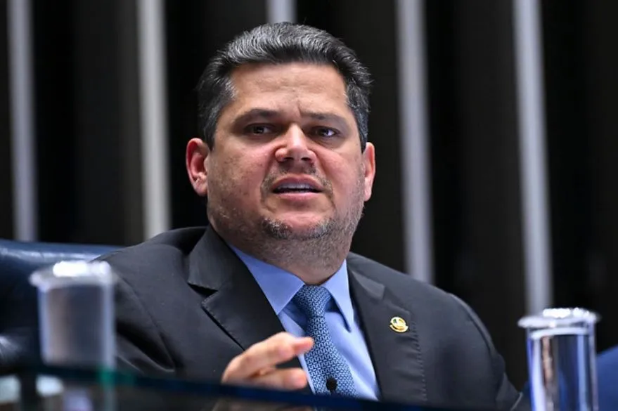 Alcolumbre encaminha PECs da Segurança e do fim da escala 6x1 no Senado