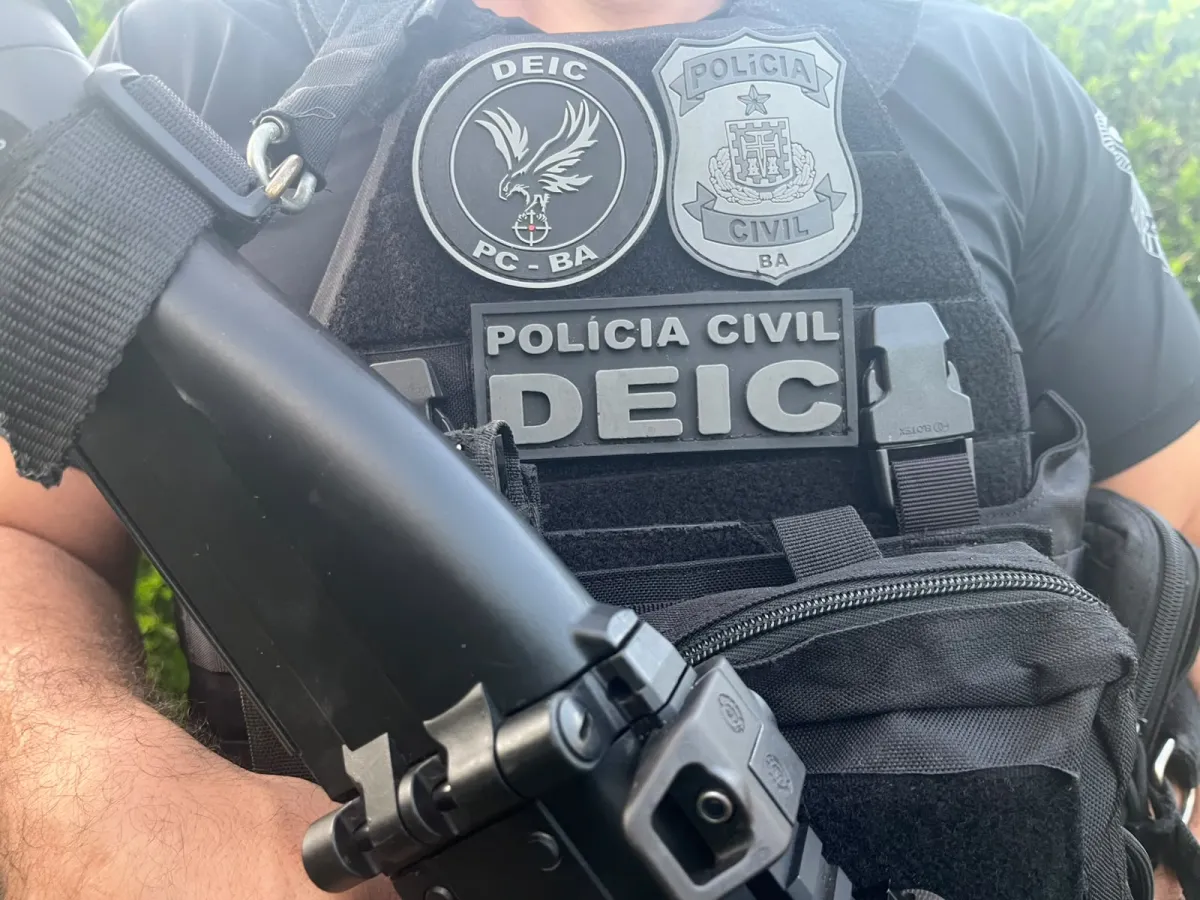 Foragido por estupro e tortura é preso após pedir ajuda nas redes sociais em Porto Seguro