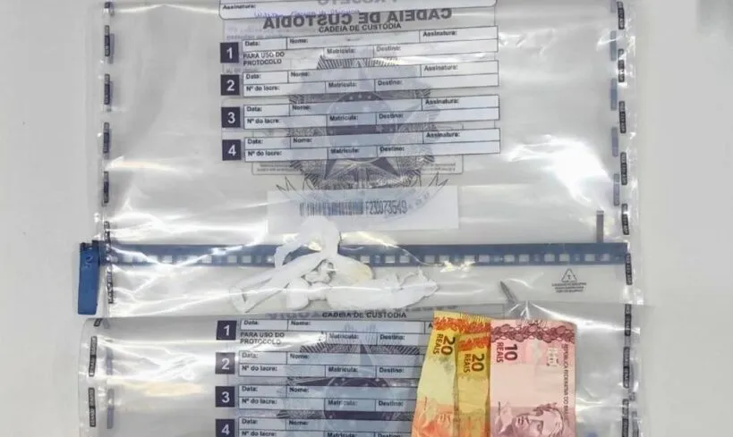 Homem é preso com drogas após tentar fugir de abordagem em Carinhanha
