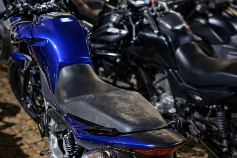 Jovem é detido após fuga e moto com indícios de adulteração em Candiba