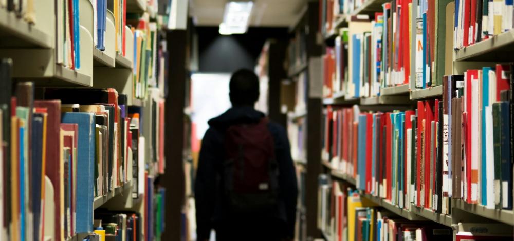 Termina domingo prazo para adesão ao programa federal Pé-de-Meia