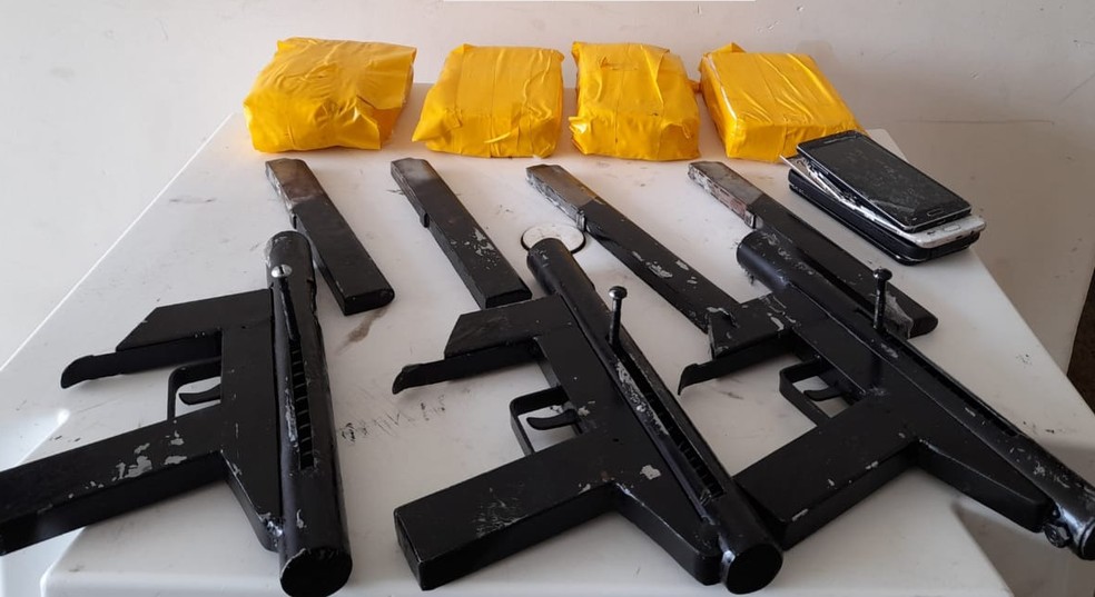 PM apreende quatro quilos de cocaína e três submetralhadoras em Jaguaquara